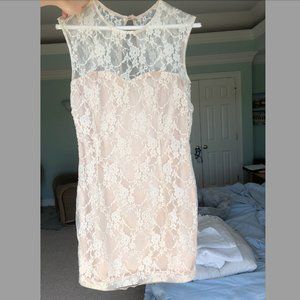 En Creme Lace BodyCon Dress
